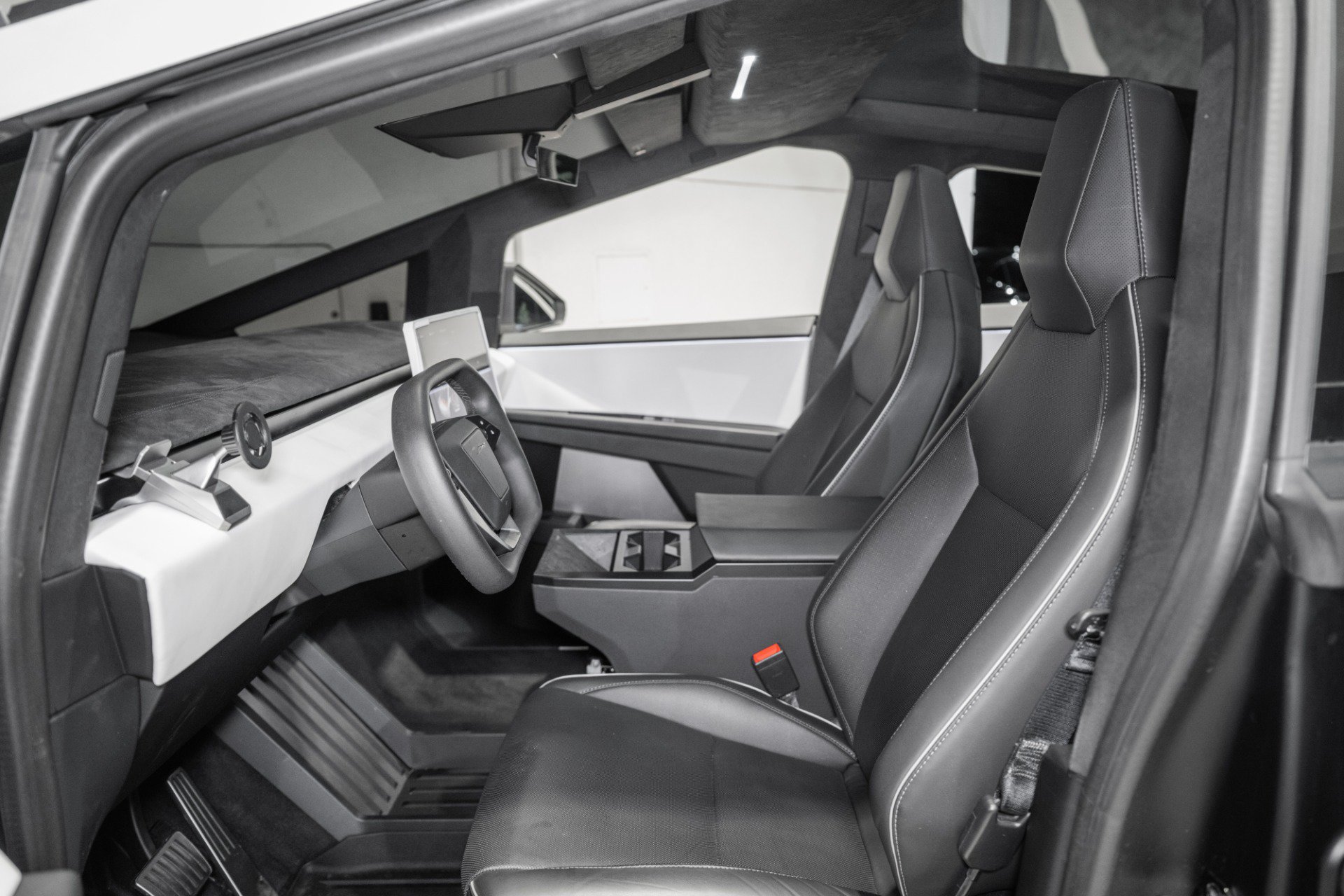 Used 2024 Tesla Cybertruck Cyberbeast AWD/4WD image 2