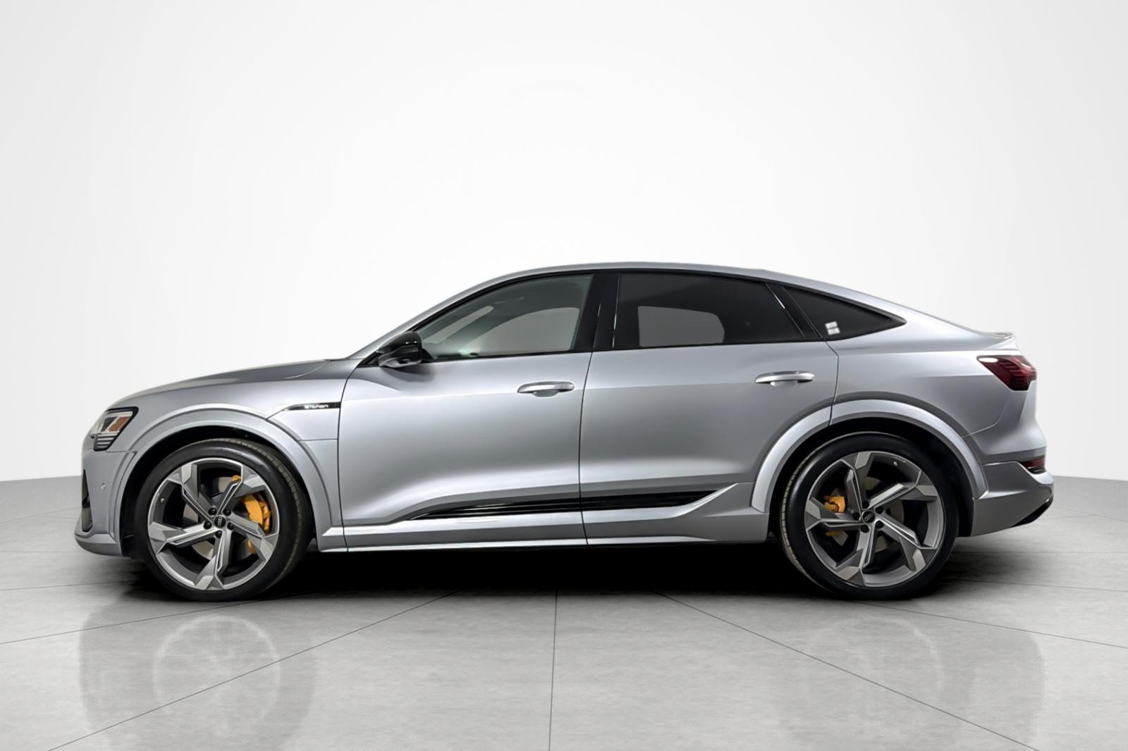 Used 2023 Audi e-tron S Premium Plus w/ Black Optic Package AWD/4WD image 2