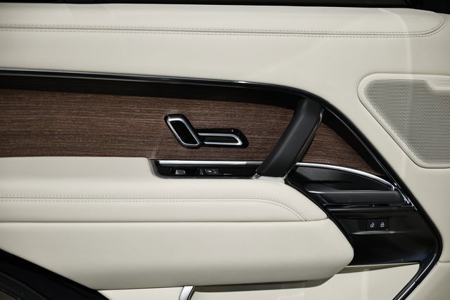 New 2025 Land Rover Range Rover SE image 28
