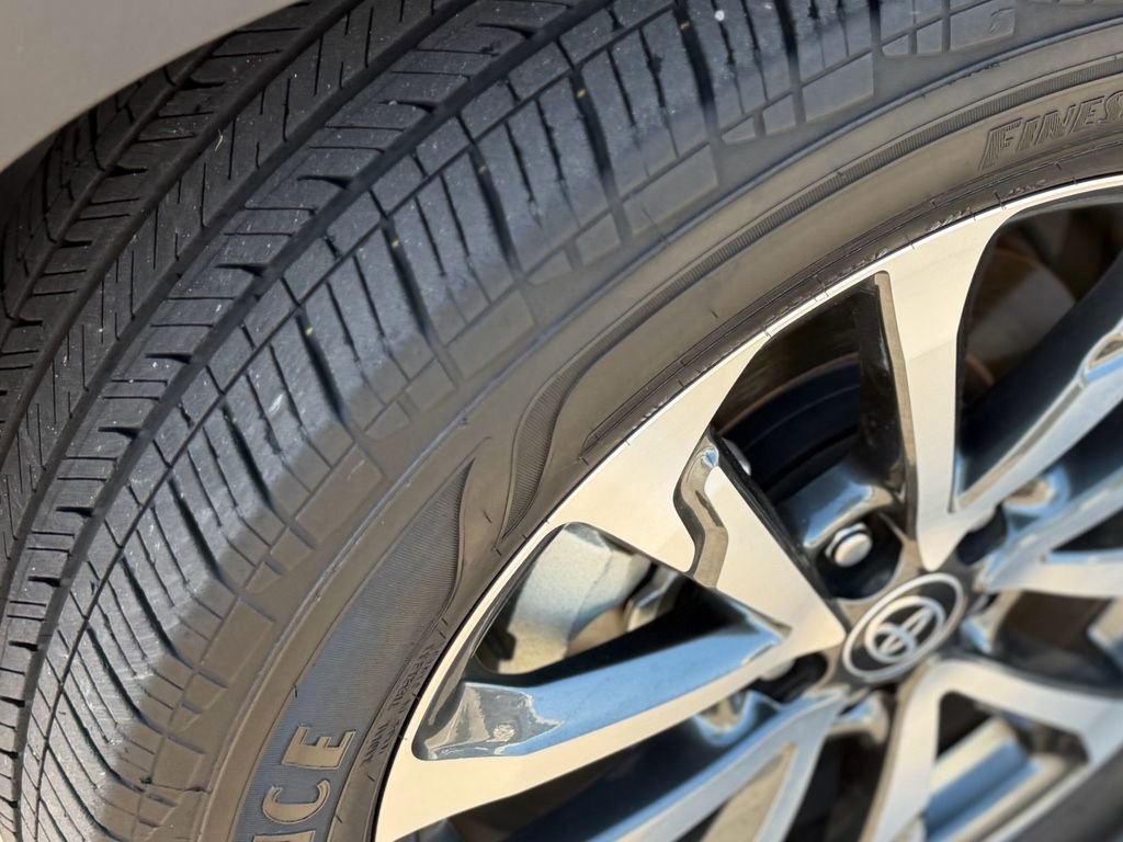 Certified 2023 Toyota Corolla Cross XLE image 12