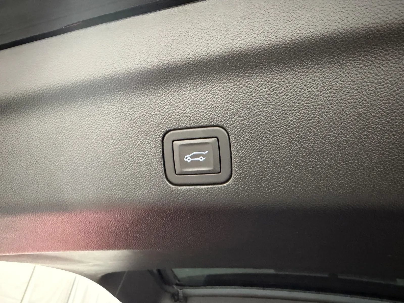 Used 2025 GMC Yukon XL Denali AWD/4WD image 43