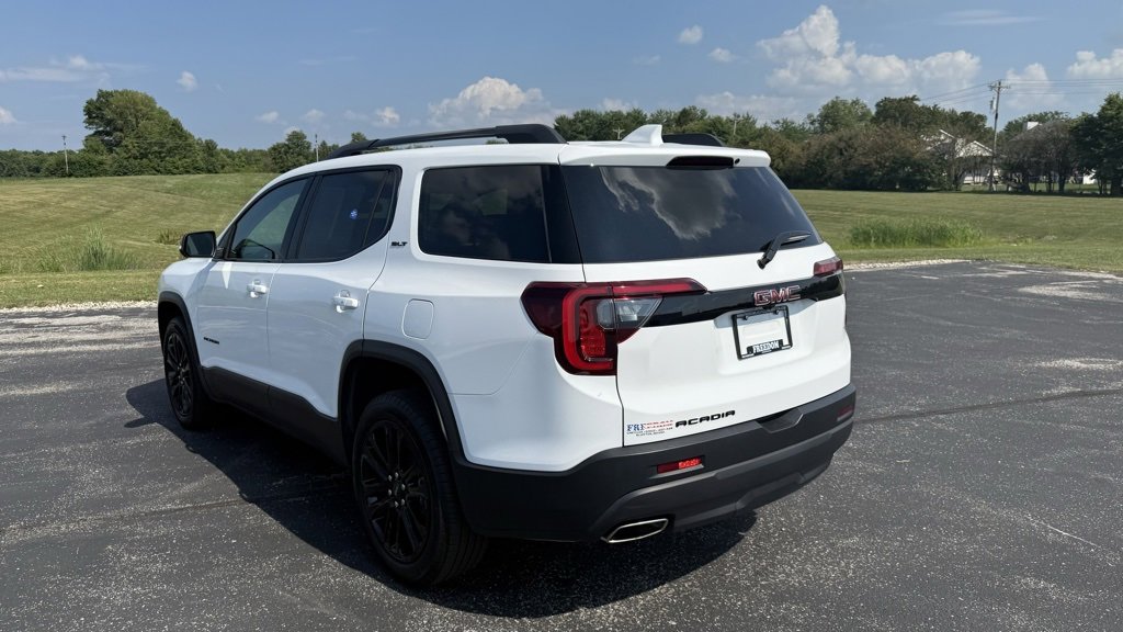 Used 2023 GMC Acadia SLT w/ Elevation Edition image 5