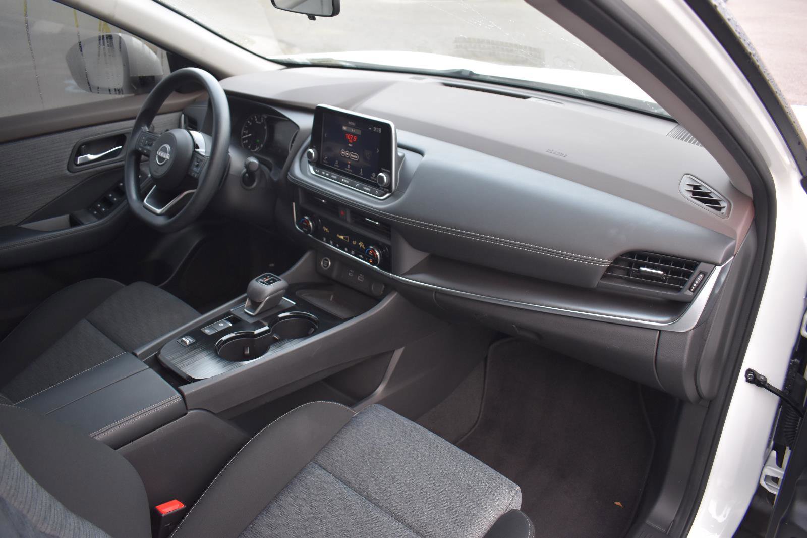 Used 2023 Nissan Rogue SV image 45