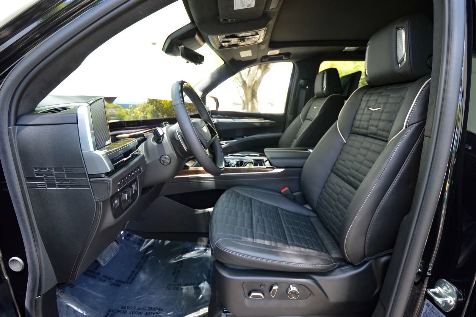 Used 2026 Cadillac Escalade Platinum Sport w/ LPO, ONYX Package AWD/4WD image 33
