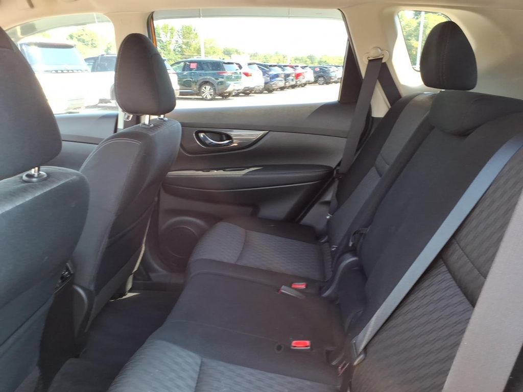 Certified 2020 Nissan Rogue SV FWD image 6