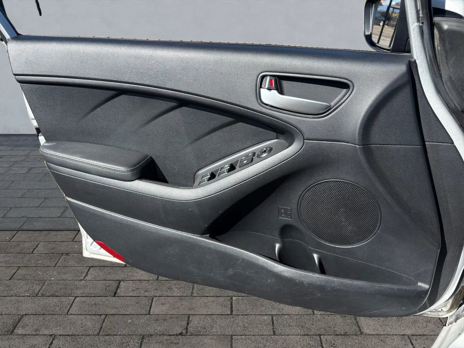 Used 2017 Kia Forte LX image 10