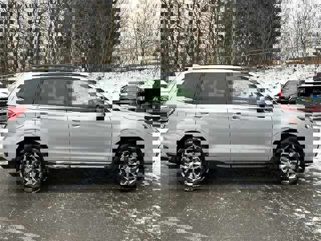 Used 2017 Subaru Forester 2.5i Touring image 3