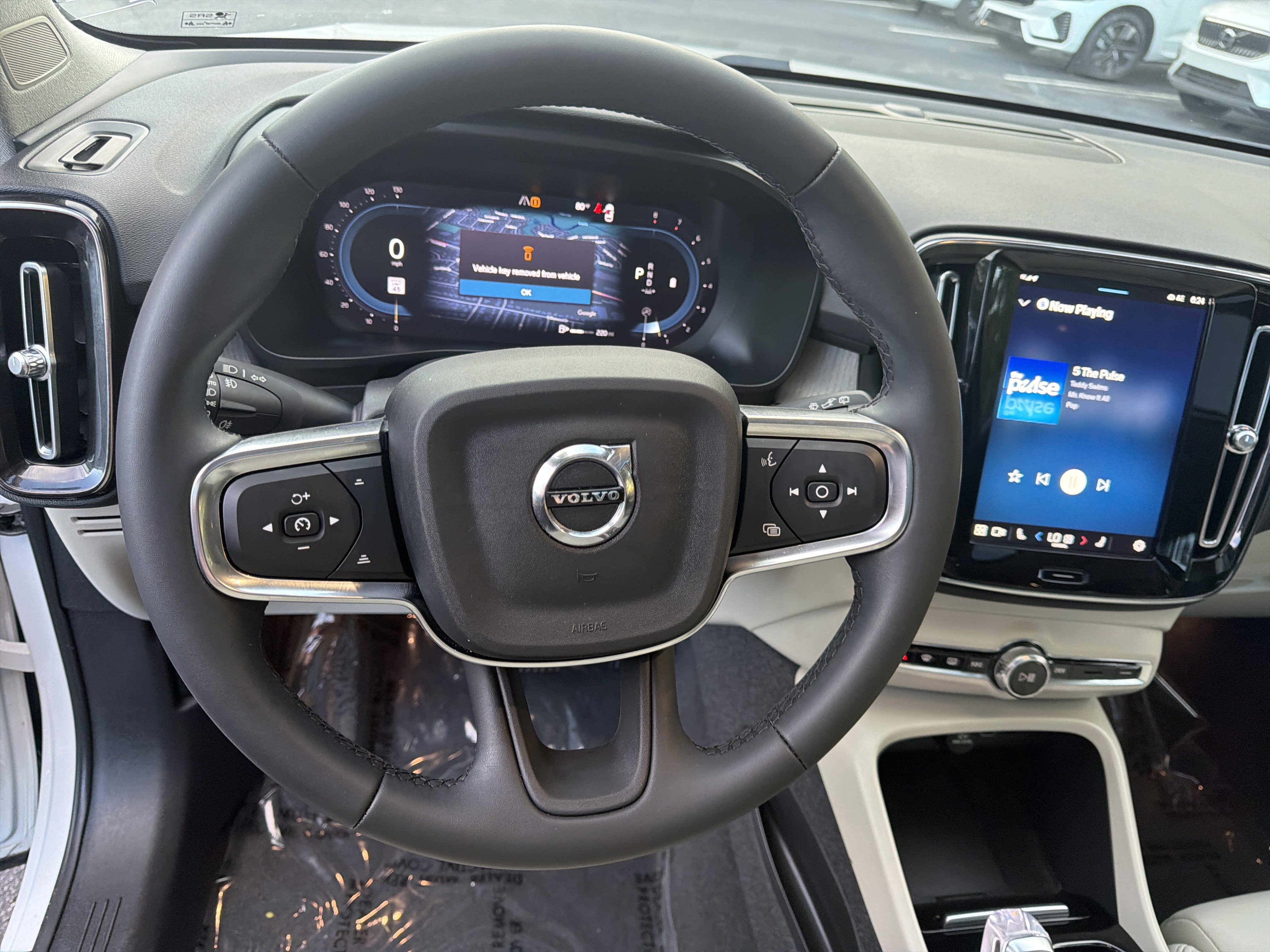 Certified 2024 Volvo XC40 B5 Plus AWD/4WD image 18