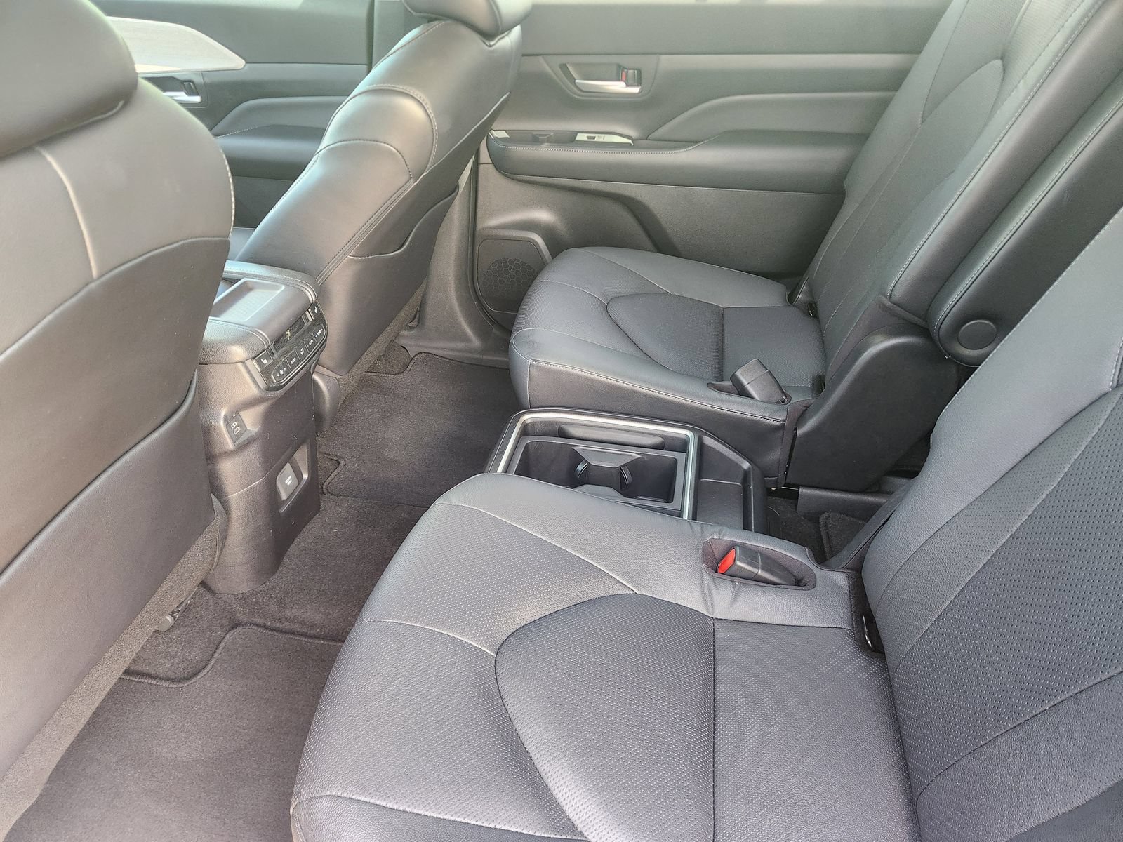 Used 2024 Toyota Grand Highlander FWD image 33