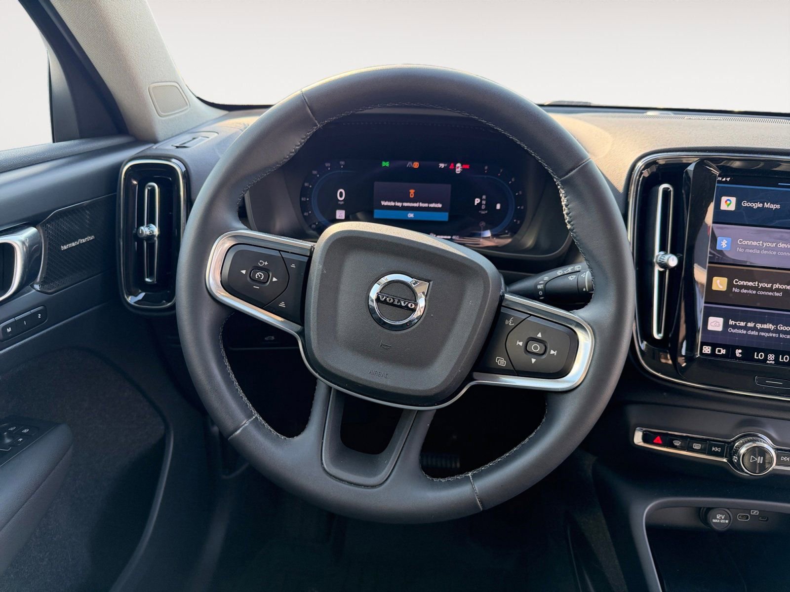 Used 2024 Volvo XC40 B5 Ultimate w/ Protection Package Premier image 12