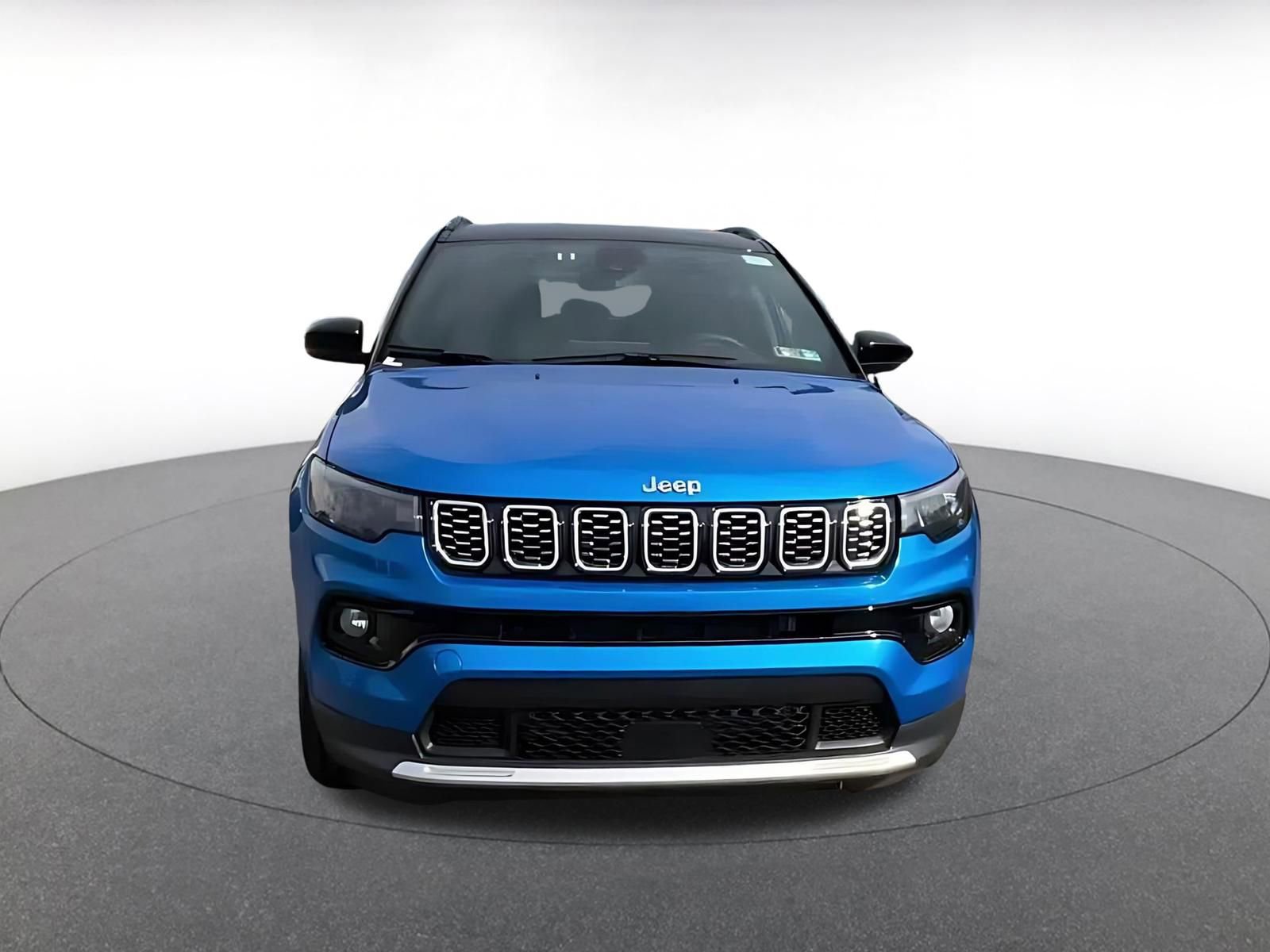 Used 2025 Jeep Compass Limited AWD/4WD image 4
