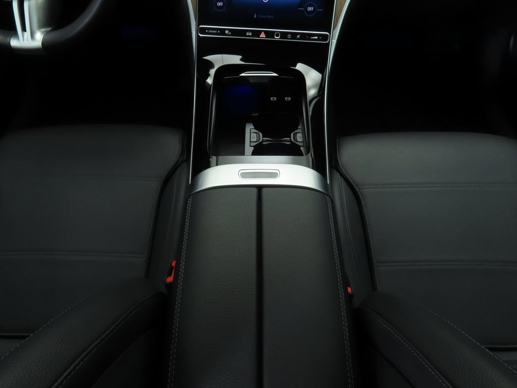 Used 2025 Mercedes-Benz C 300 Sedan image 16