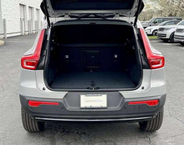 New 2025 Volvo XC40 B5 Ultra w/ Climate Package image 23