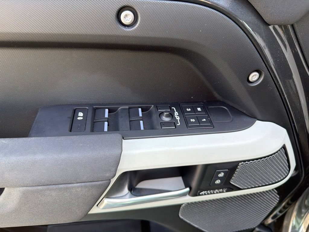 Used 2023 Land Rover Defender 110 SE AWD/4WD image 13