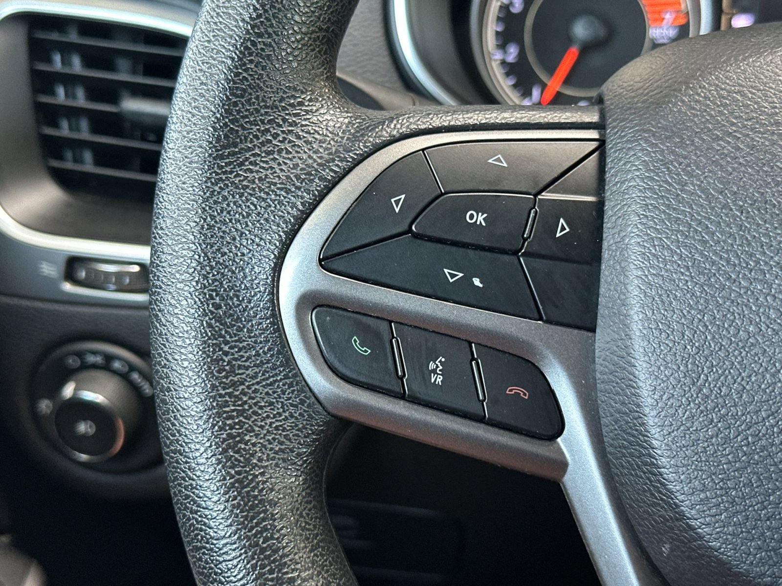 Used 2019 Jeep Cherokee Latitude w/ Popular Appearance Group AWD/4WD image 21