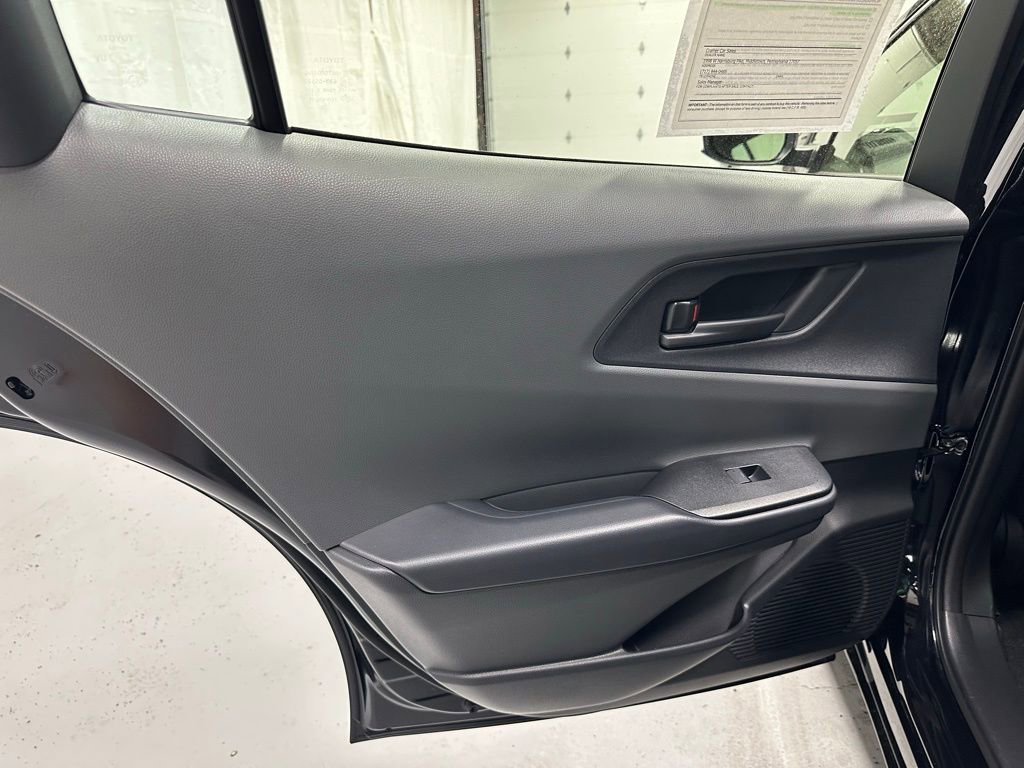 Used 2025 Toyota Prius LE FWD image 43