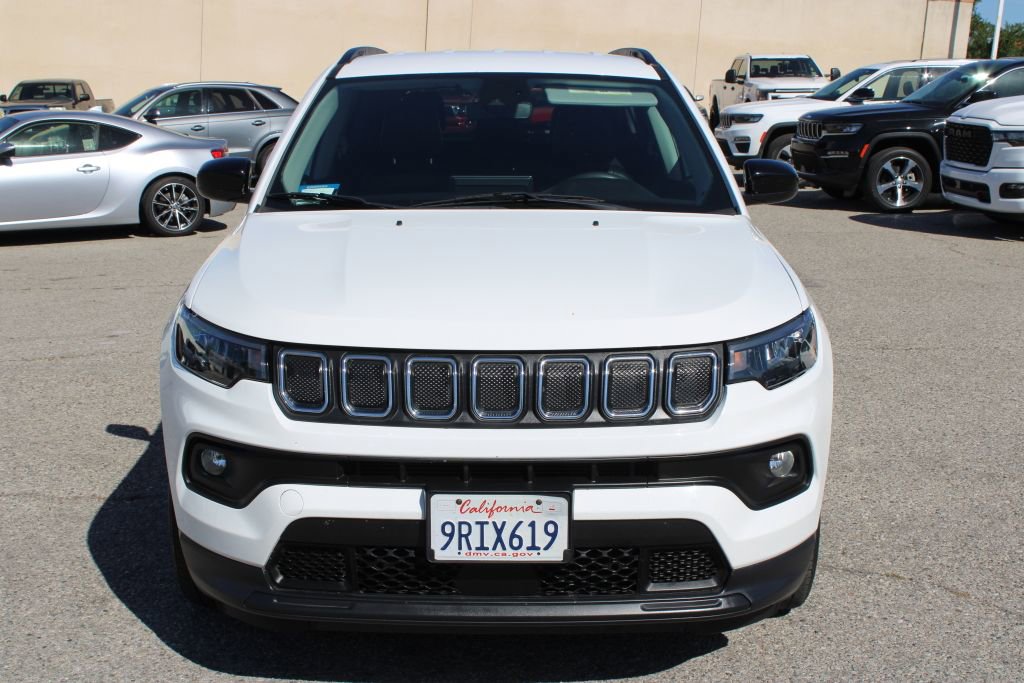 Used 2022 Jeep Compass Latitude image 2