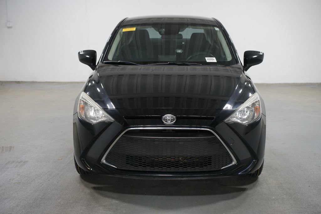 Used 2019 Toyota Yaris L FWD image 2