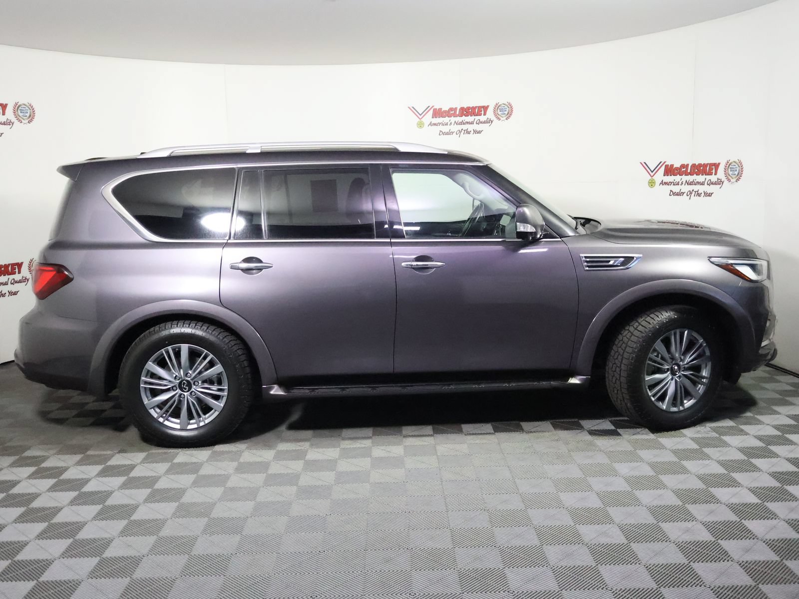 Used 2024 INFINITI QX80 Luxe AWD/4WD image 3