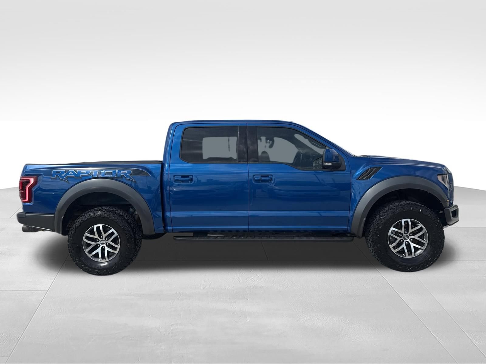 Used 2017 Ford F150 Raptor w/ Equipment Group 802A Luxury AWD/4WD image 4