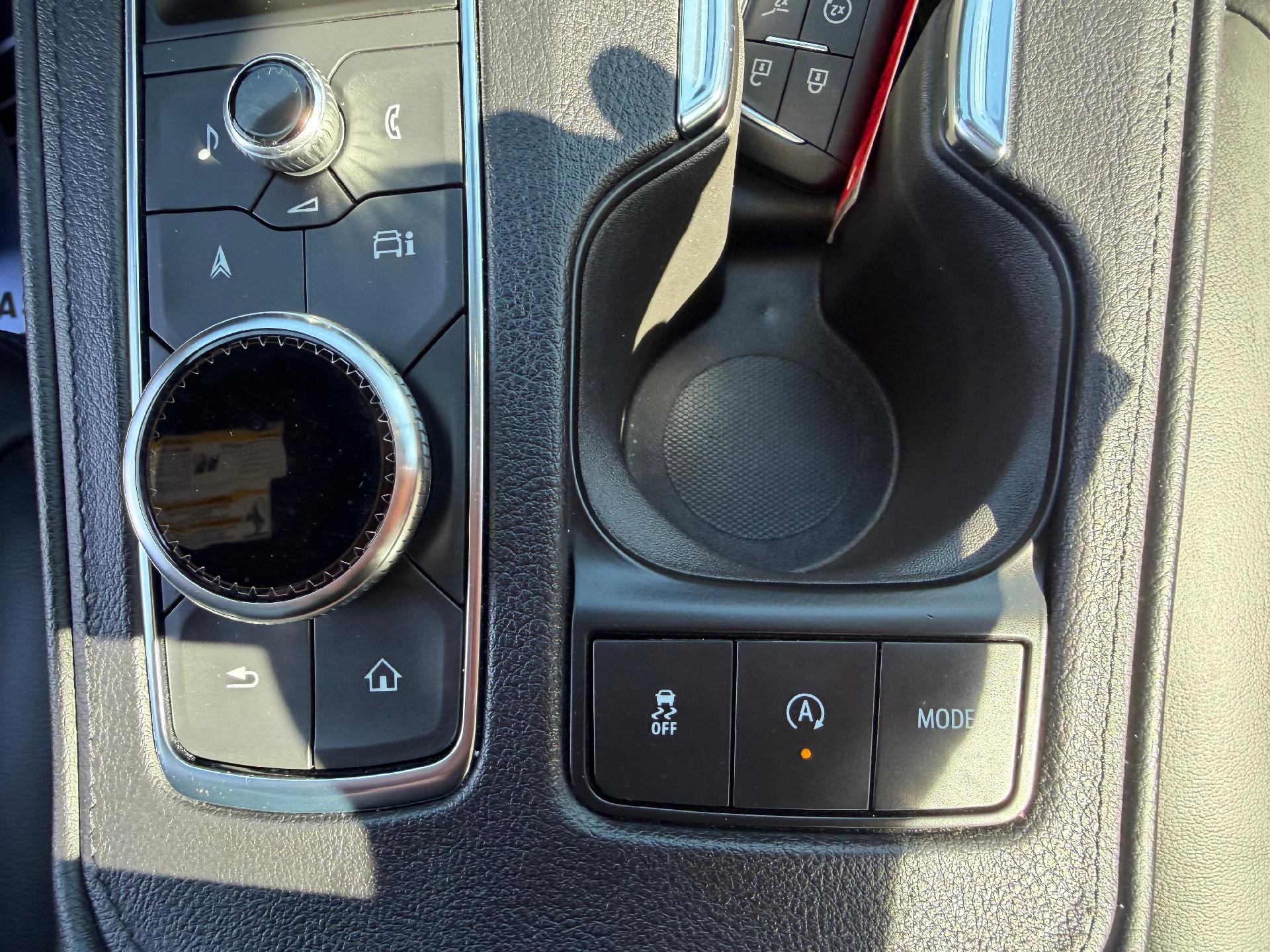 Certified 2025 Cadillac XT4 Premium Luxury w/ Cold Weather Package image 32