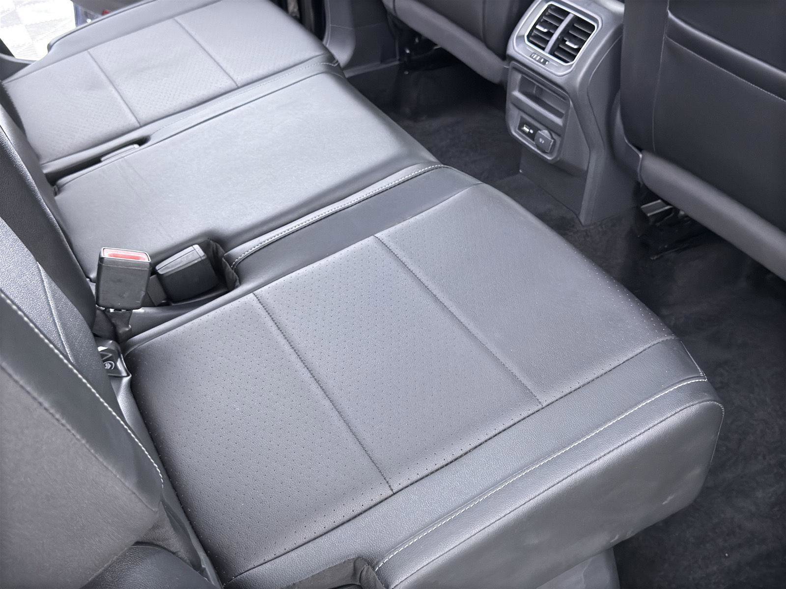 Used 2018 Volkswagen Tiguan SE w/ Panoramic Sunroof Package FWD image 25