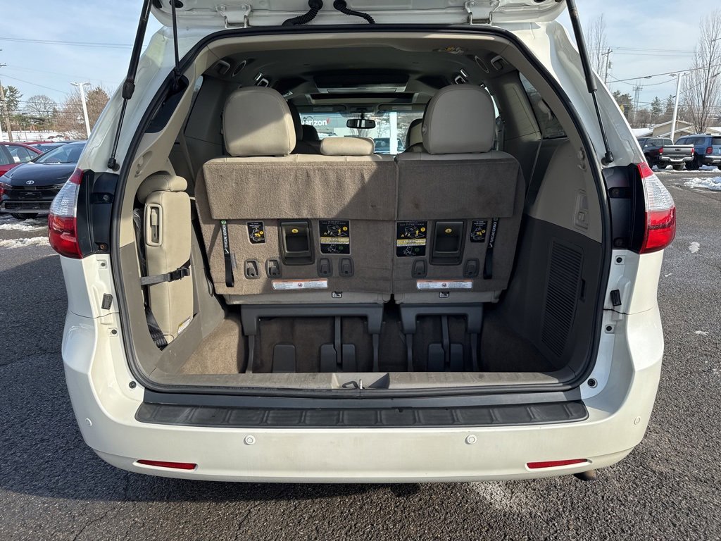 Used 2016 Toyota Sienna XLE Premium image 4