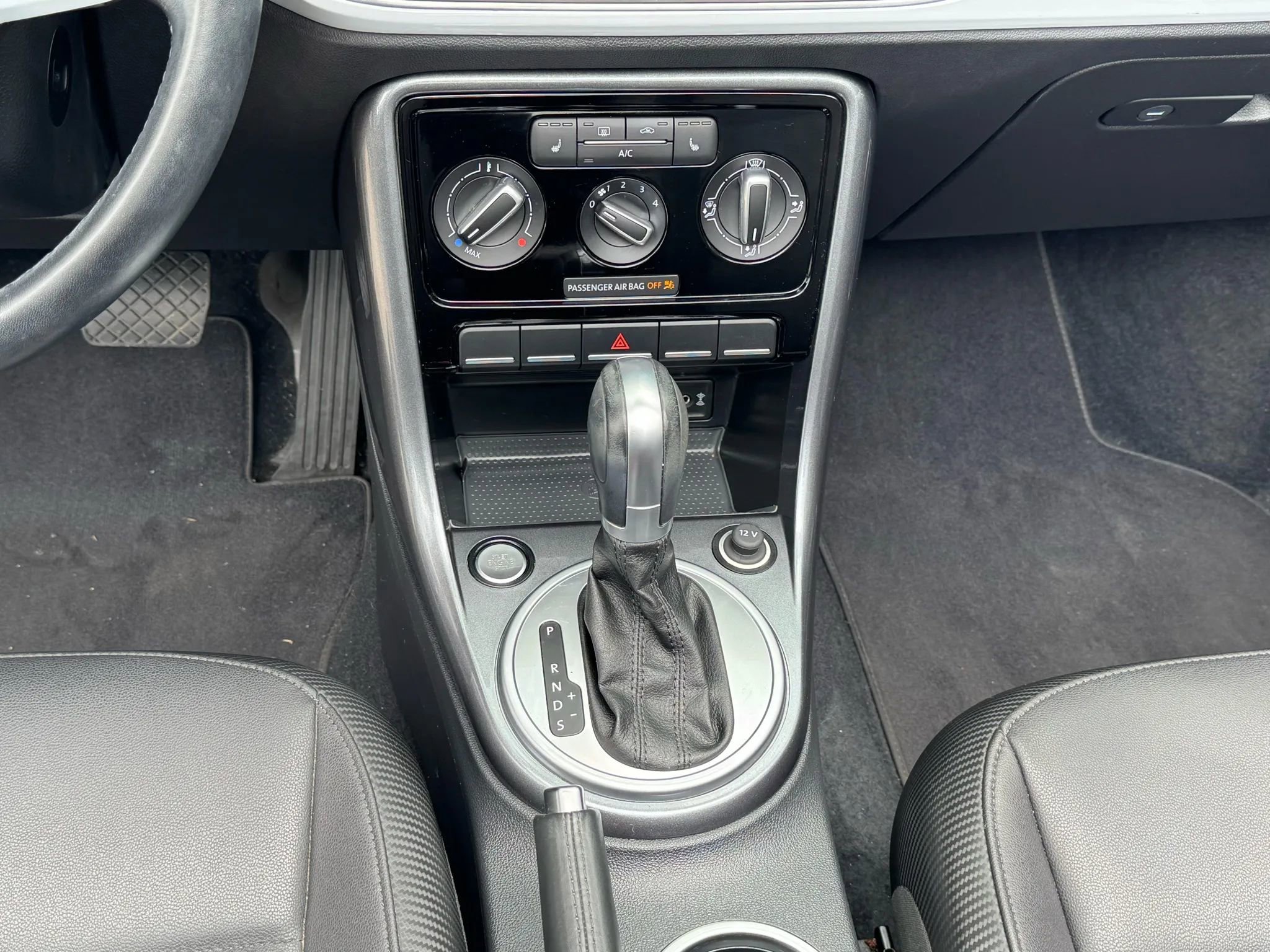 Used 2018 Volkswagen Beetle 2.0T S w/ Style & Comfort Package image 22