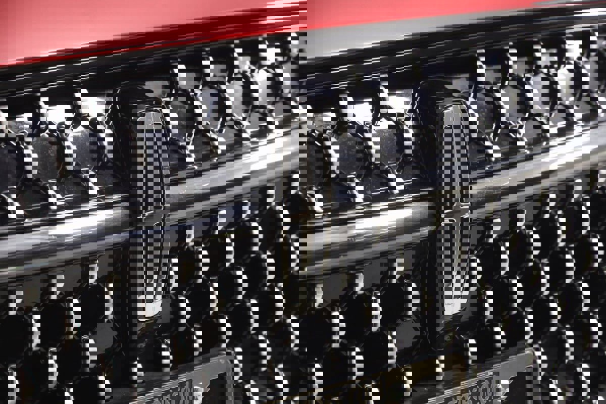 Used 2025 Lincoln Nautilus Premier image 16