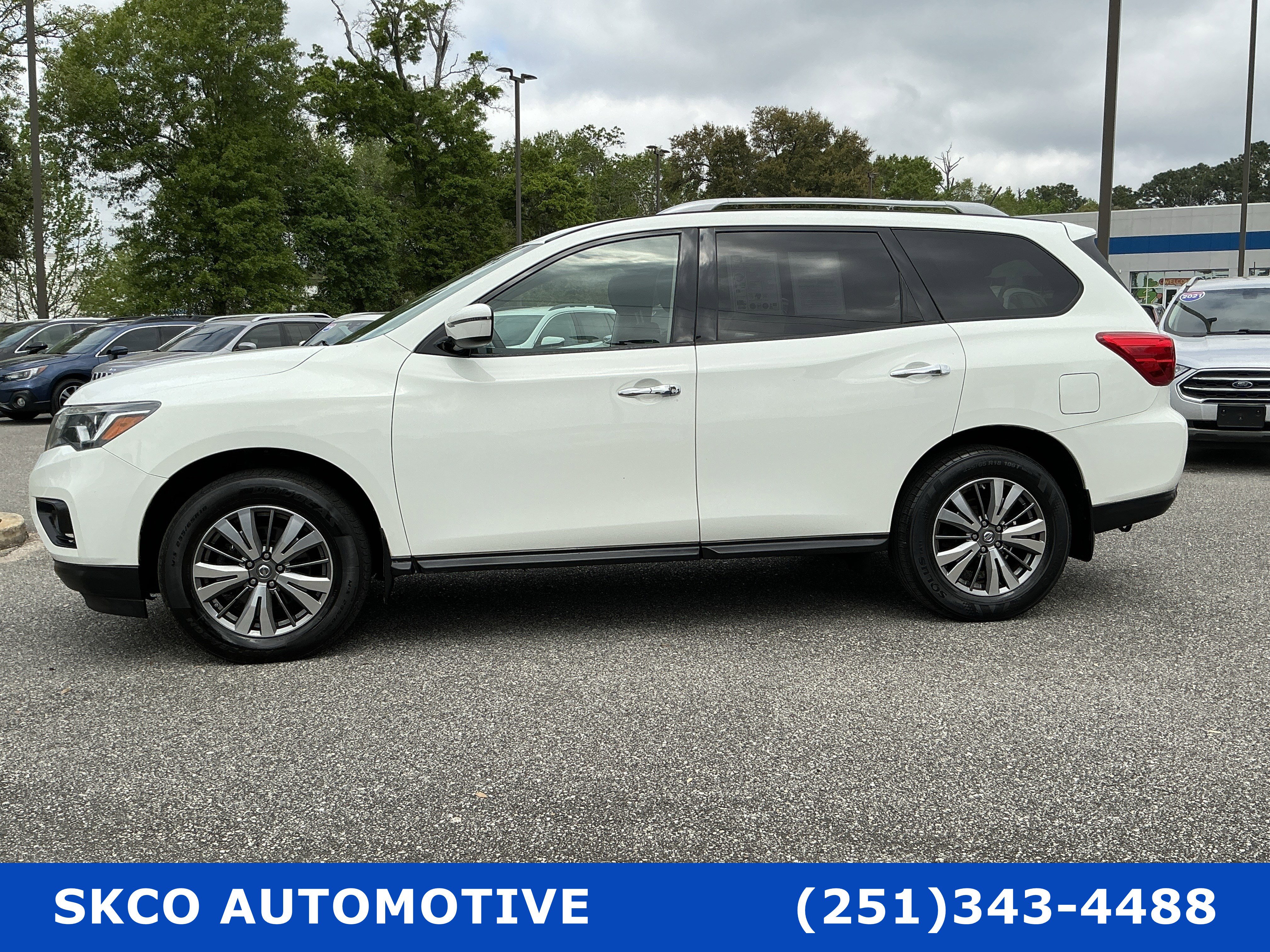 Used 2018 Nissan Pathfinder S image 2