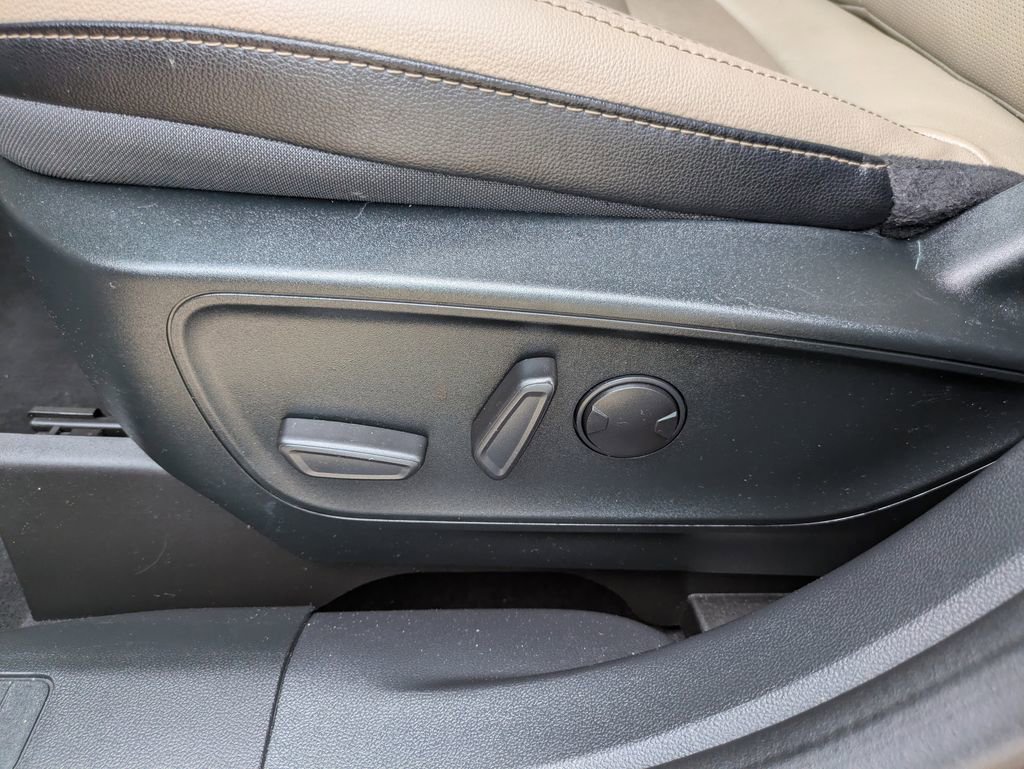 Used 2022 Ford Escape SEL image 8