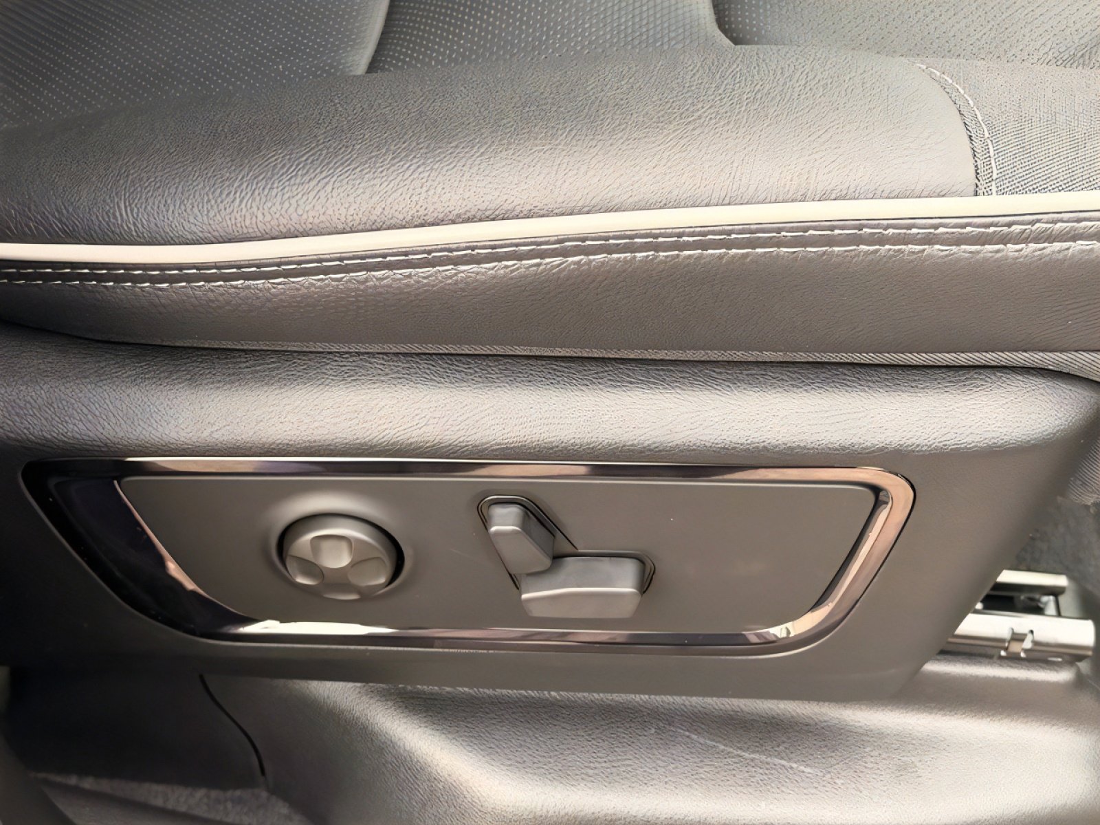 New 2026 RAM 1500 Limited image 12