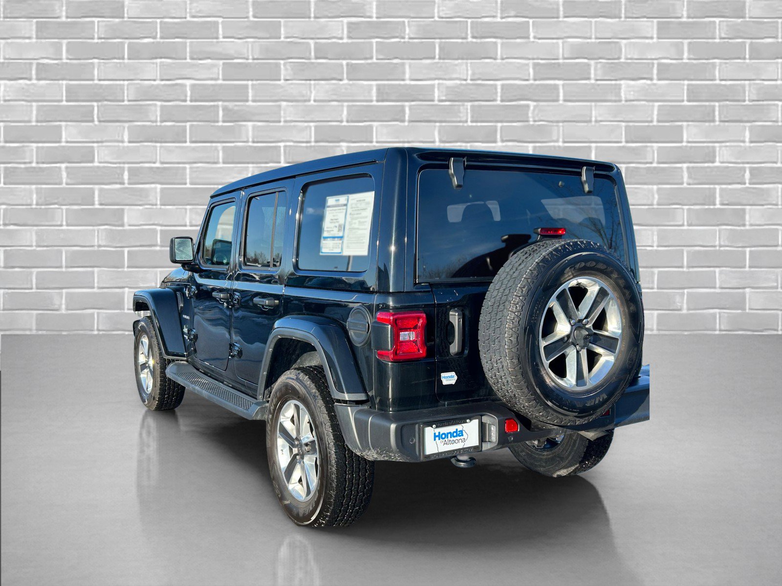 Used 2022 Jeep Wrangler Unlimited Sahara w/ Cold Weather Group image 7