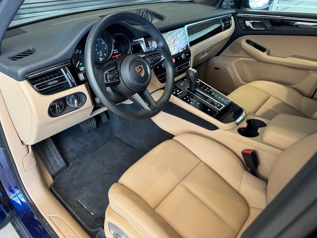 Certified 2026 Porsche Macan AWD/4WD image 4