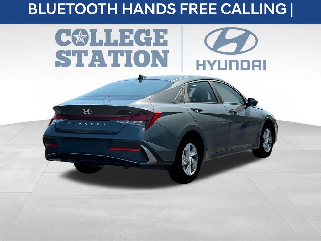 Used 2025 Hyundai Elantra SE image 8