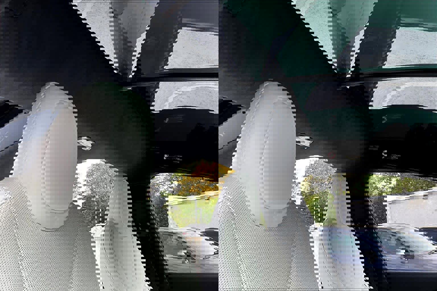 Used 2022 Tesla Model X Plaid image 12