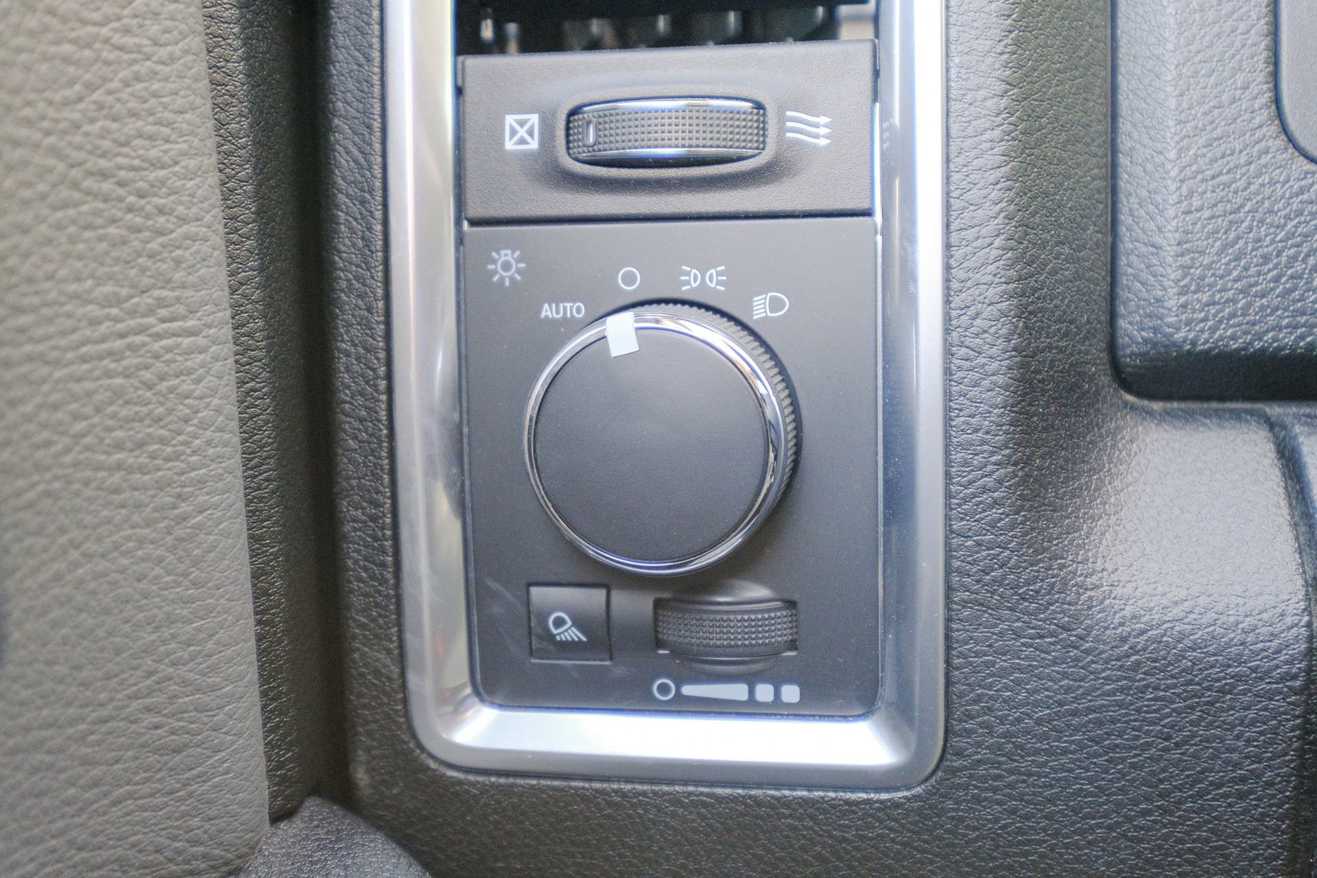 Used 2023 RAM 1500 Classic SLT w/ Electronics Group image 40