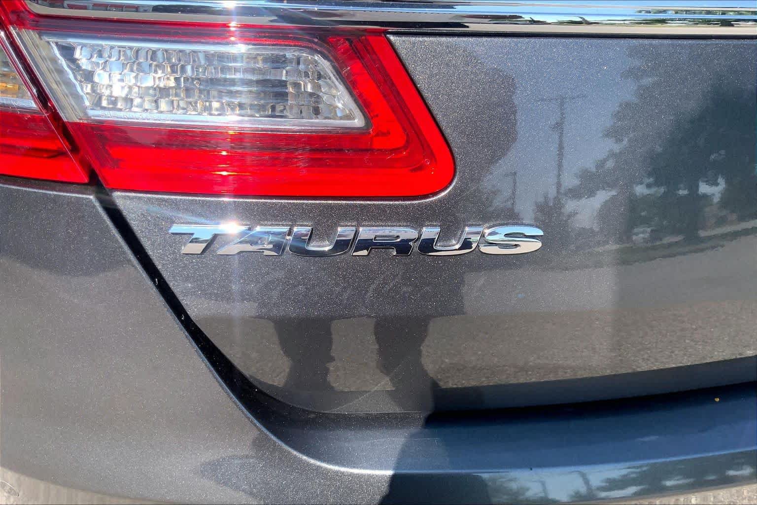 Used 2018 Ford Taurus SEL w/ Equipment Group 201A FWD image 30