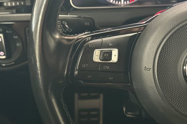 Used 2018 Volkswagen Golf R 4-Door image 29