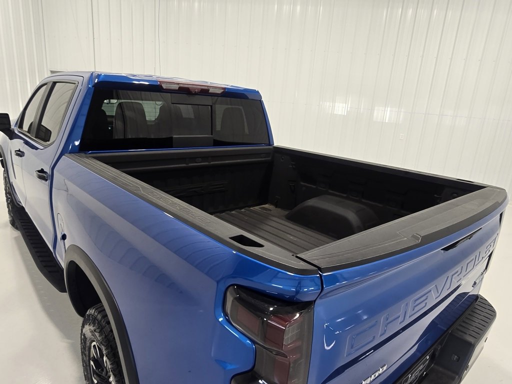 Used 2022 Chevrolet Silverado 1500 ZR2 w/ Technology Package image 6