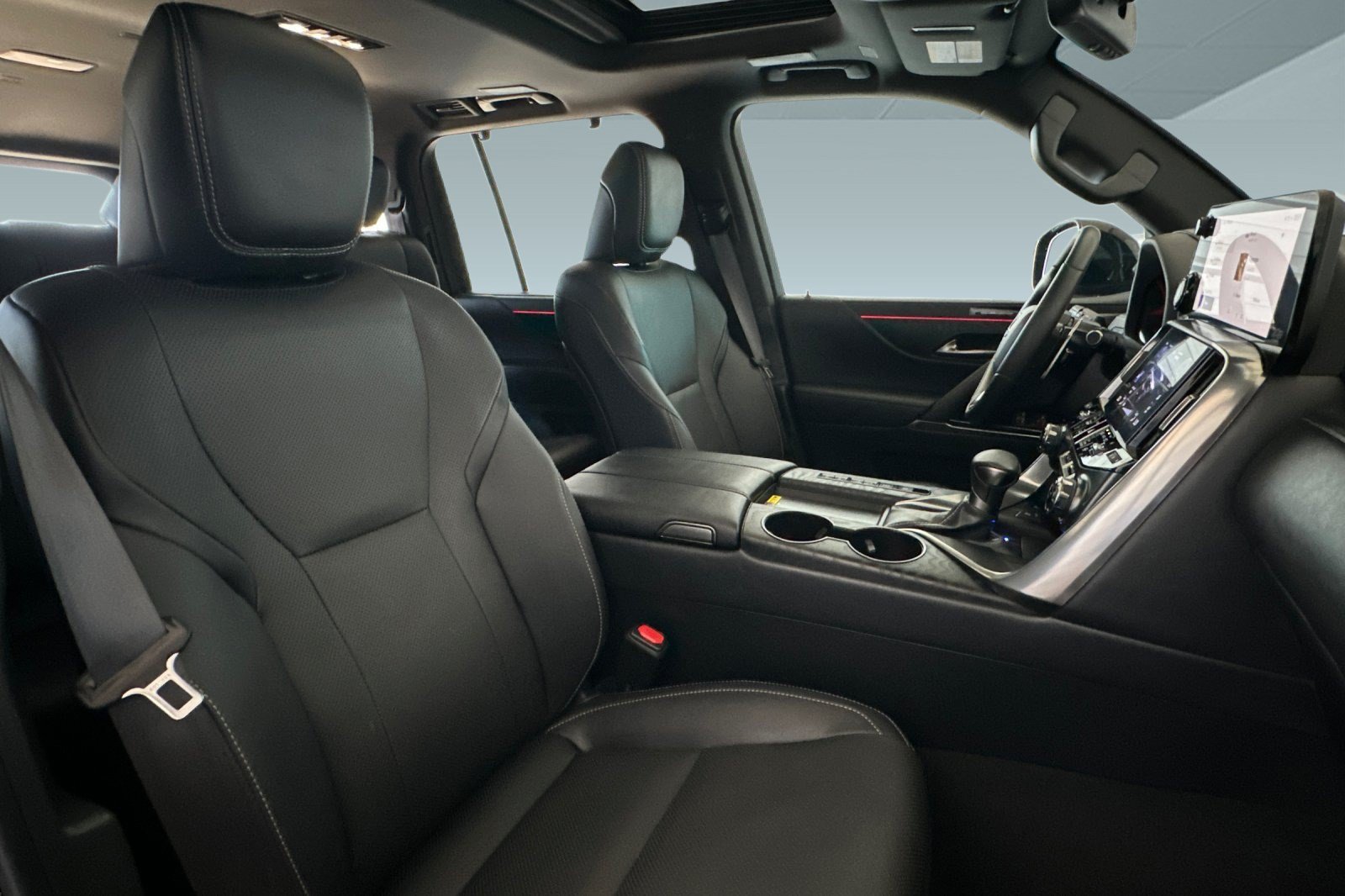 Certified 2024 Lexus LX 600 4WD w/ Appearance Package image 29