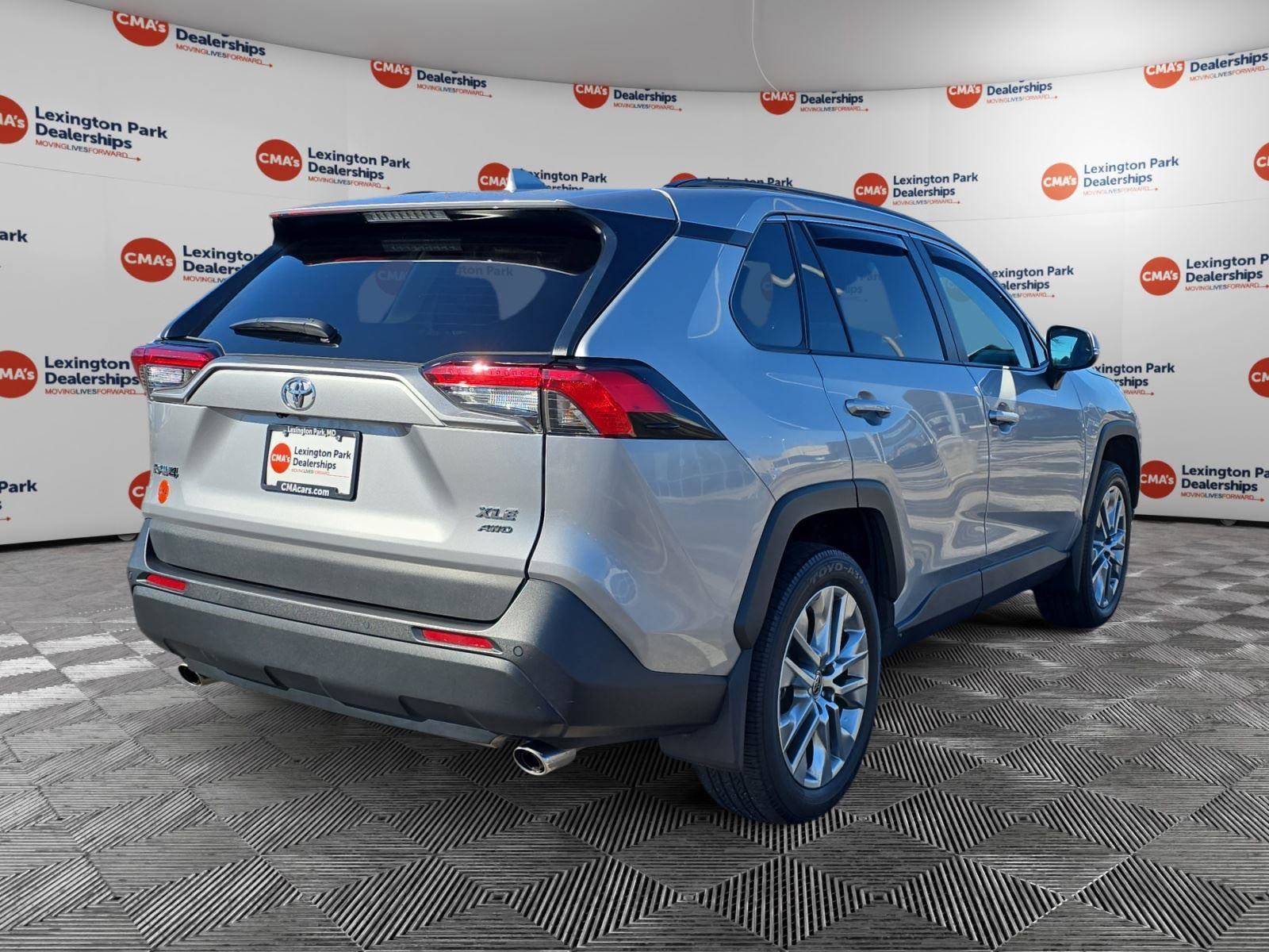 Used 2023 Toyota RAV4 XLE Premium image 7