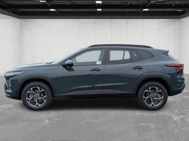 Used 2025 Chevrolet Trax LT w/ LT Convenience Package FWD image 2