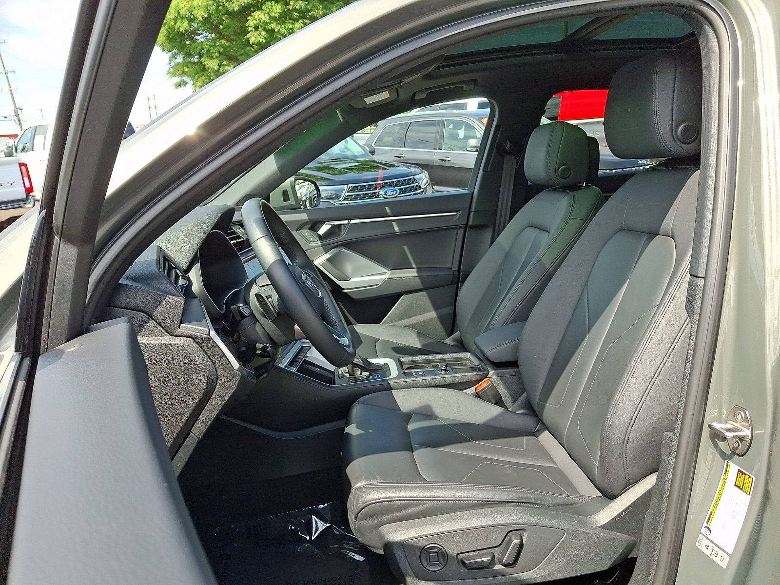 Used 2025 Audi Q3 2.0T Premium AWD/4WD image 13