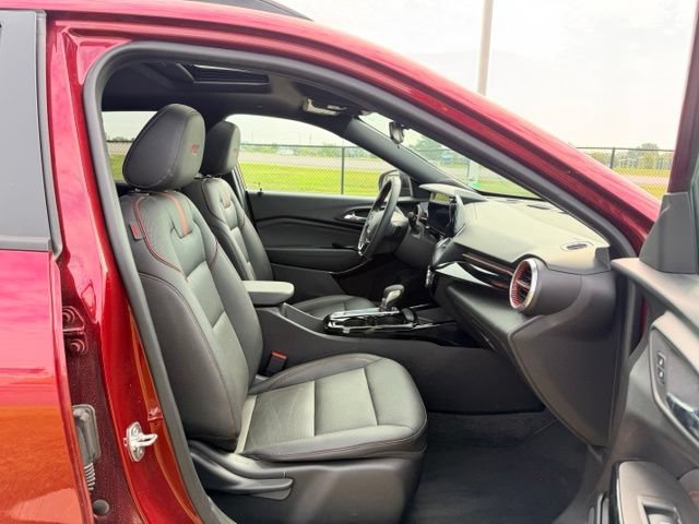 Certified 2024 Chevrolet Trax RS w/ Sunroof Package FWD image 11