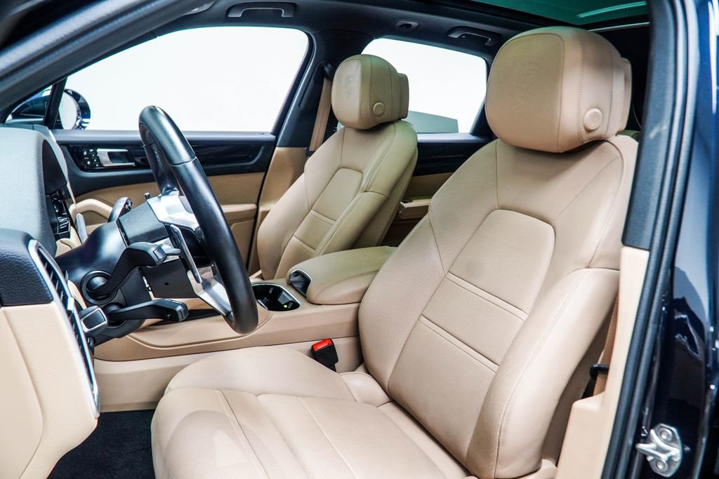 Used 2023 Porsche Cayenne Platinum Edition image 40