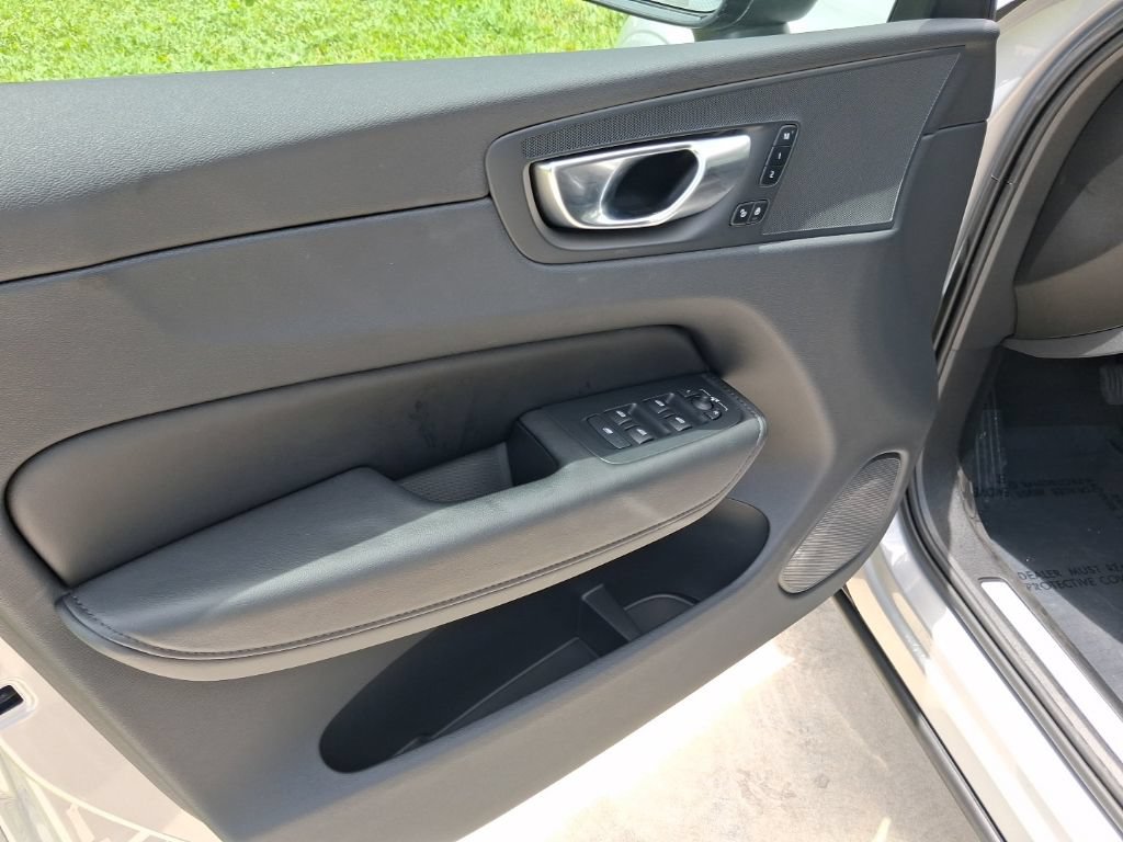 Used 2024 Volvo XC60 B5 Core w/ Protection Package Premier AWD/4WD image 15