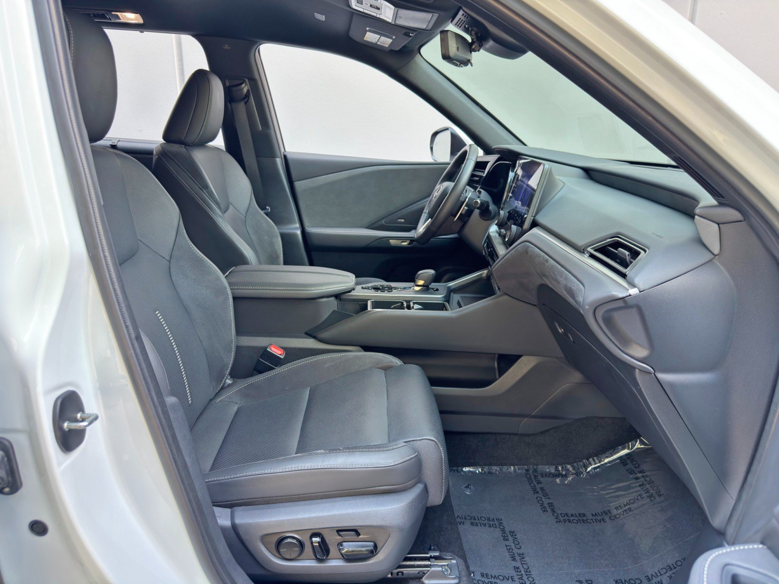 Used 2025 Lexus TX 550h AWD Plug-In Hybrid w/ Technology Package image 15