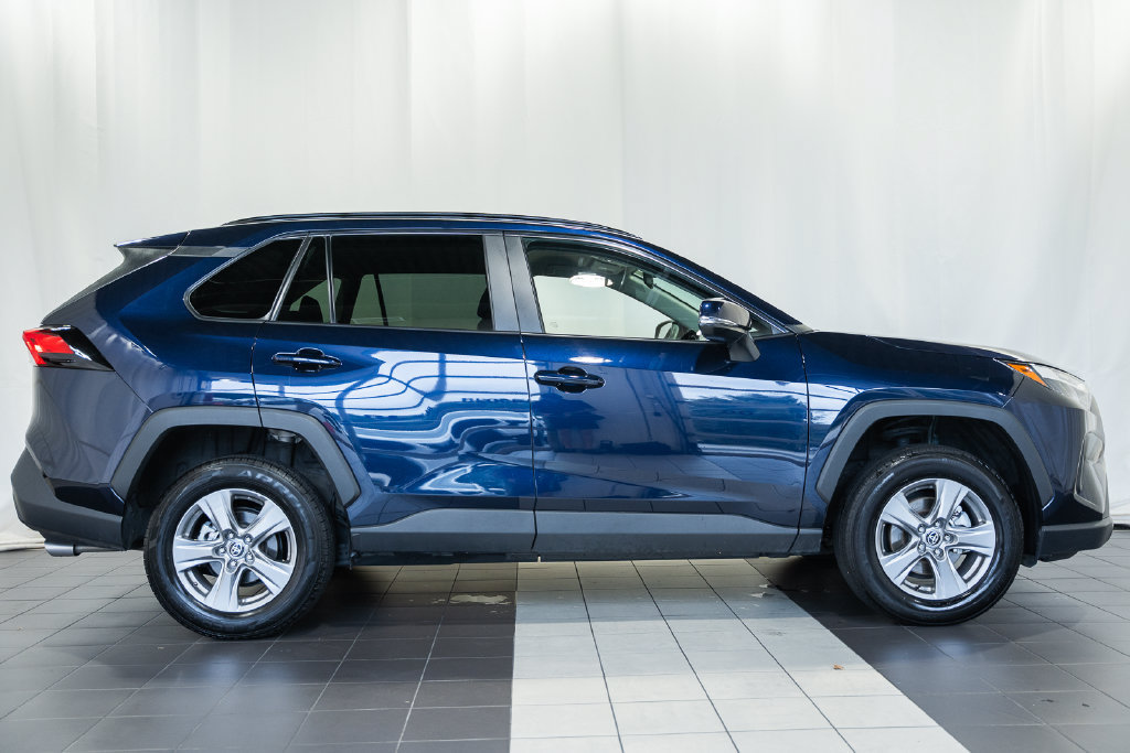 Used 2025 Toyota RAV4 XLE AWD/4WD image 3