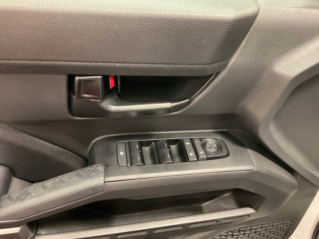 Used 2025 Toyota Tacoma SR5 AWD/4WD image 15